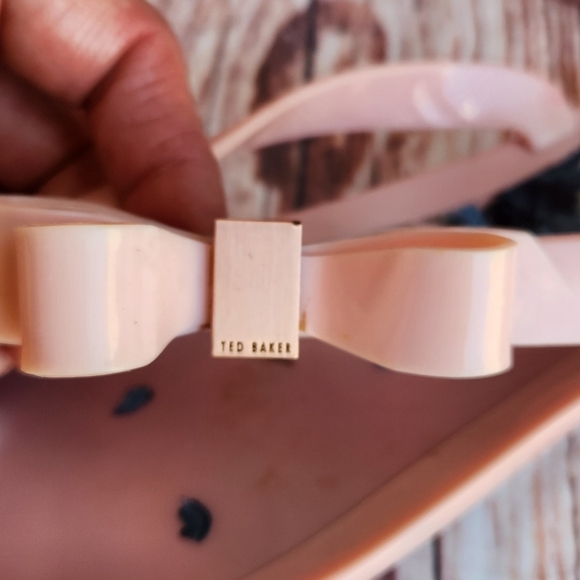 Elegant Pink Bow Flip Flops - Picture 2 of 5